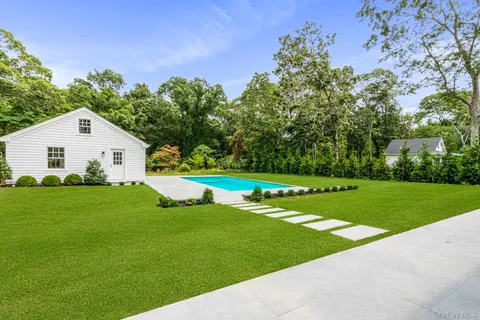 a view of a house with backyard and garden