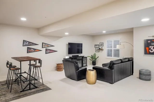 $800,000 | 8263 South Queen Street, Littleton, CO 80127