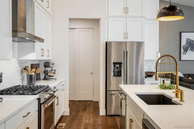 $800,000 | 8263 South Queen Street, Littleton, CO 80127