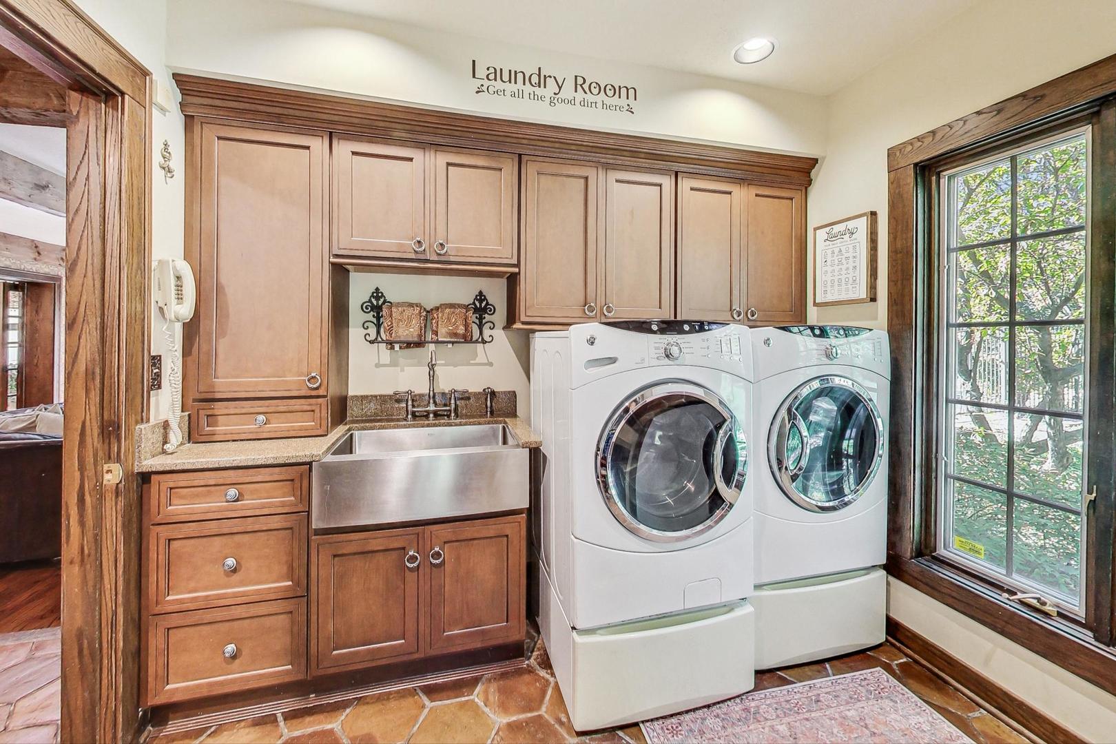 4915 Terra Cotta Road Crystal Lake, IL 60012 - Photo 29 of 93 a utility room with dryer and washer