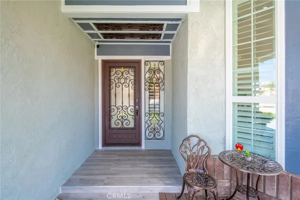 a view of livingroom with furniture