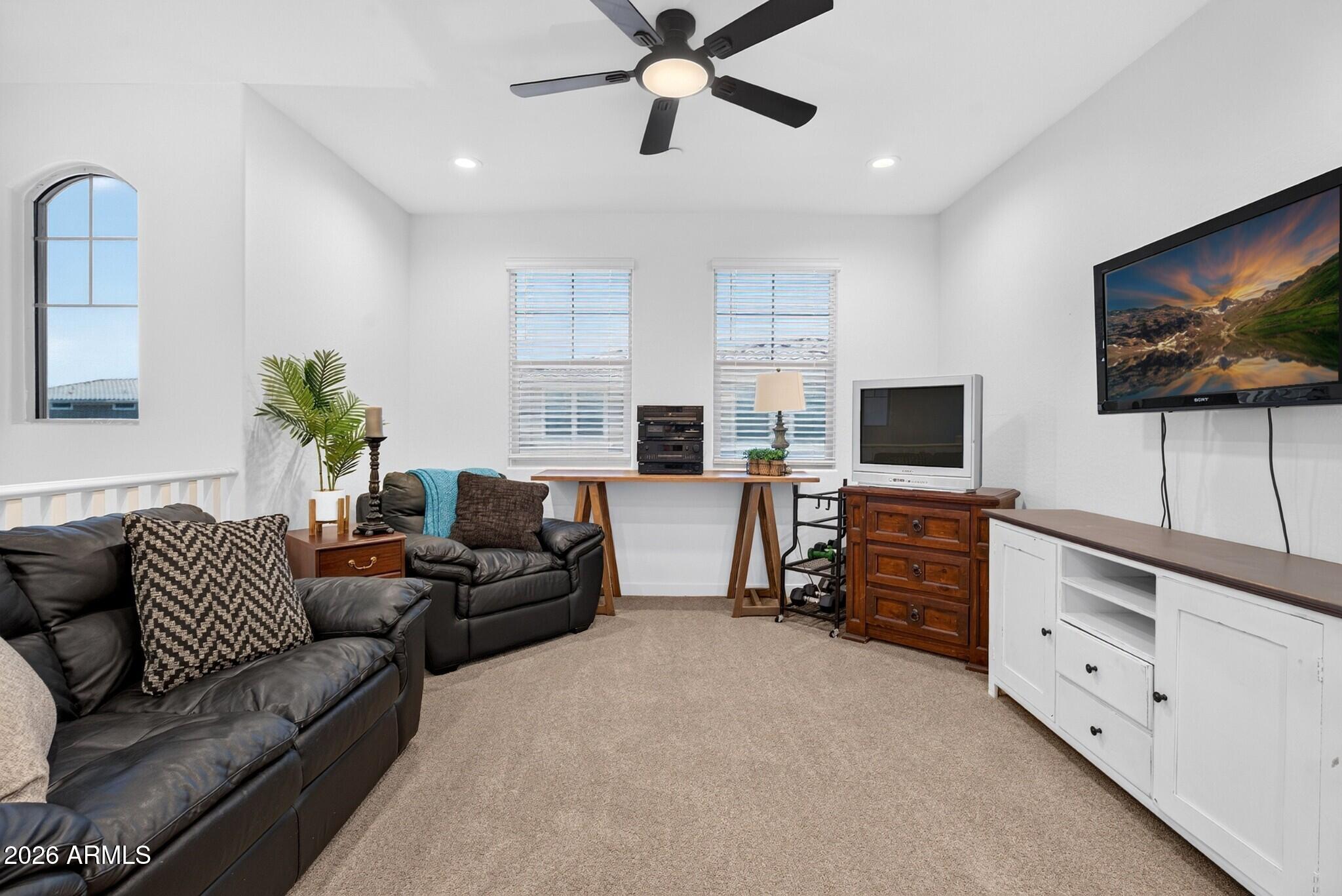 655 South Longspur Lane Gilbert, AZ 85296 - Photo 5 of 56 655 S Longspur Ln - 05_web