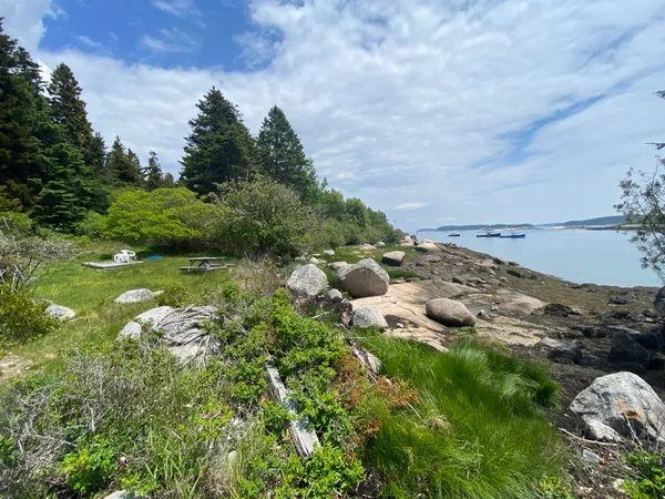 $1,175,000 | 31 Green Head Lane, Stonington, ME 04681