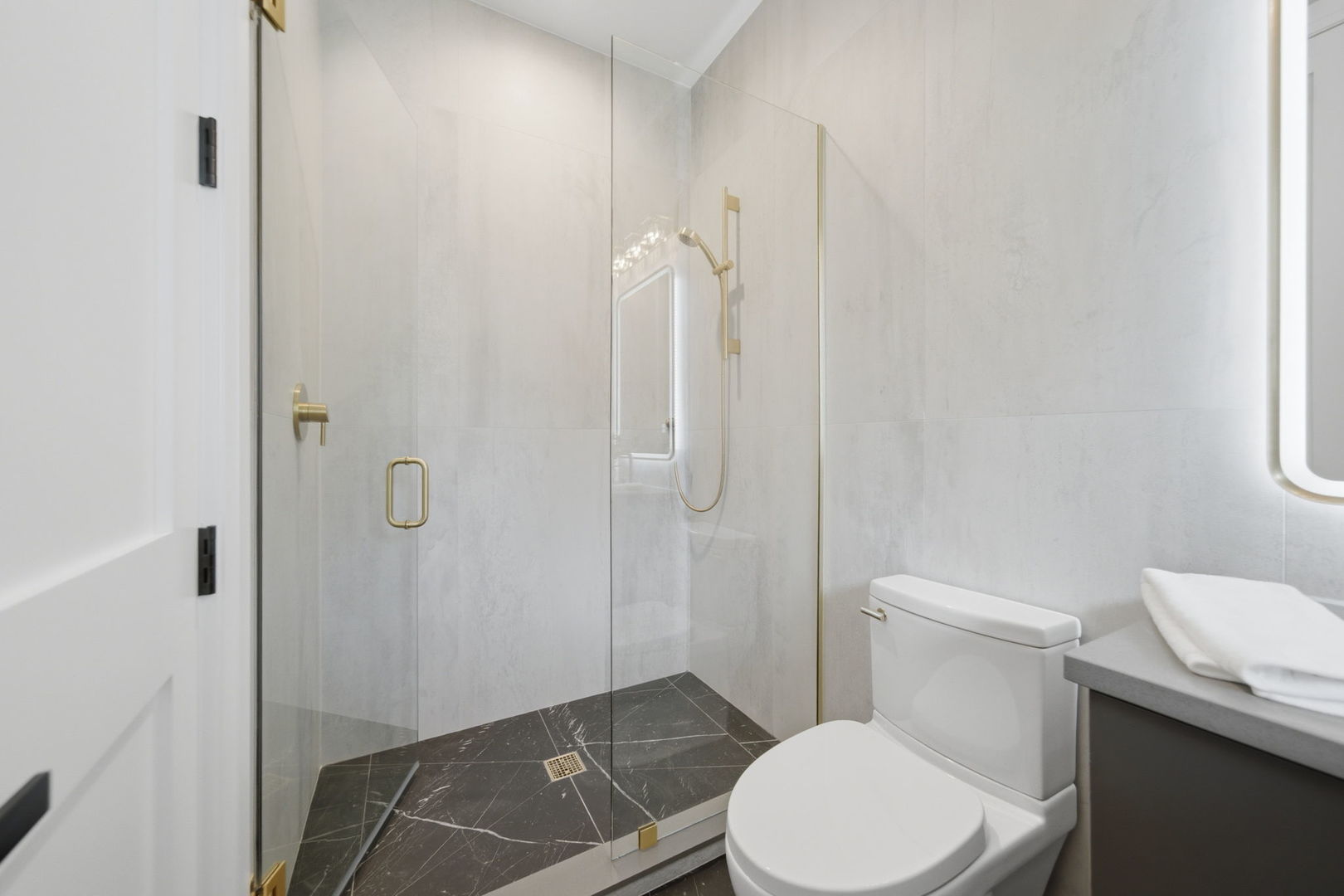 440 Briarhill Road Glenview, IL 60025 - Photo 6 of 52 Gallery Image 6