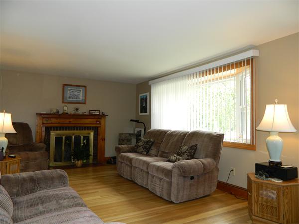 4 Sylvia Road North Reading, MA 01864 - Photo 3 of 18 Gallery Image 3