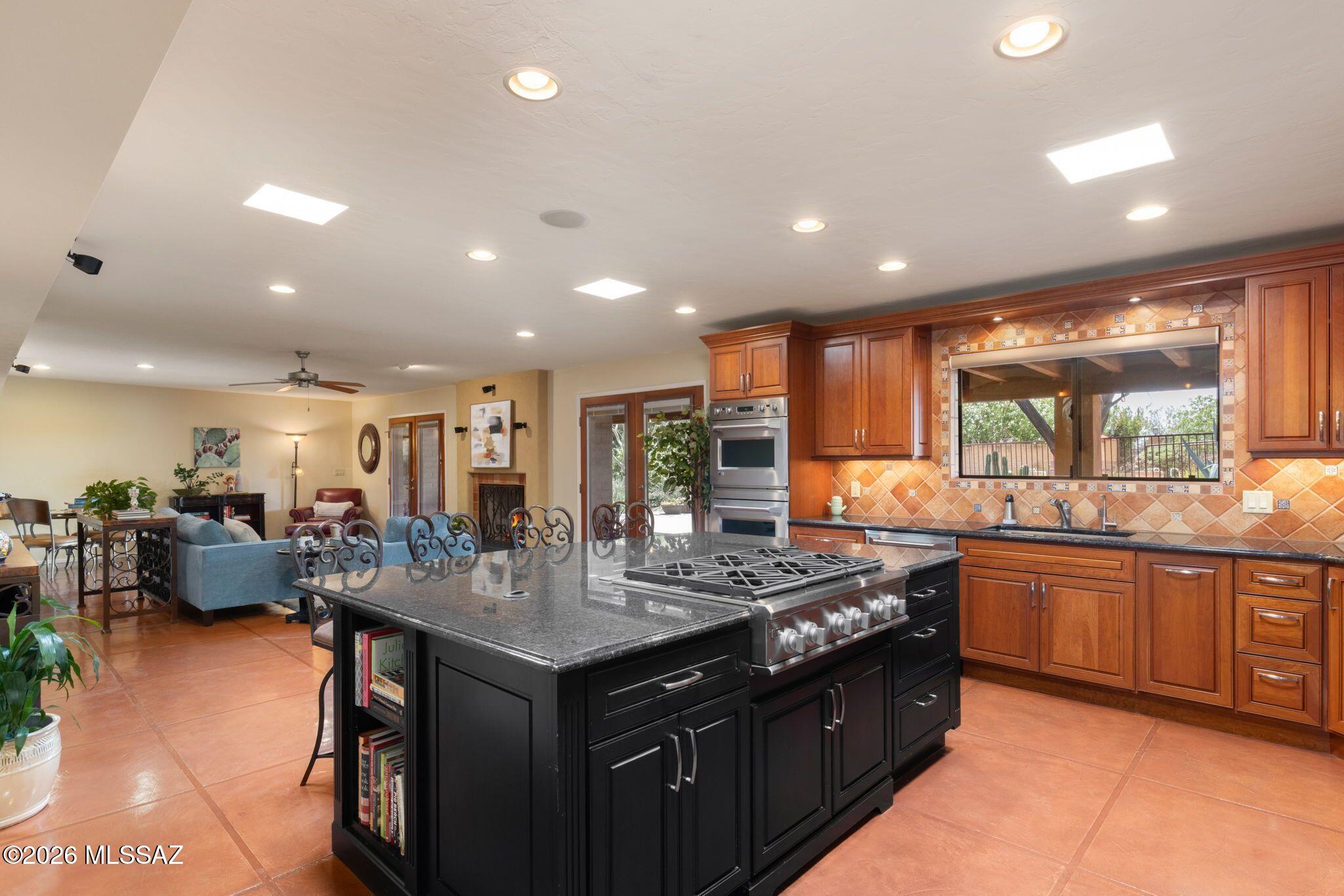 3575 North Pantano Road Tucson, AZ 85750 - Photo 10 of 51 Center island kitchen and open to the Family Room