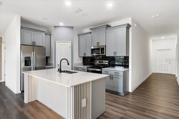 $2,500 | 946 Laurel Vw Way, Groveland, FL 34736