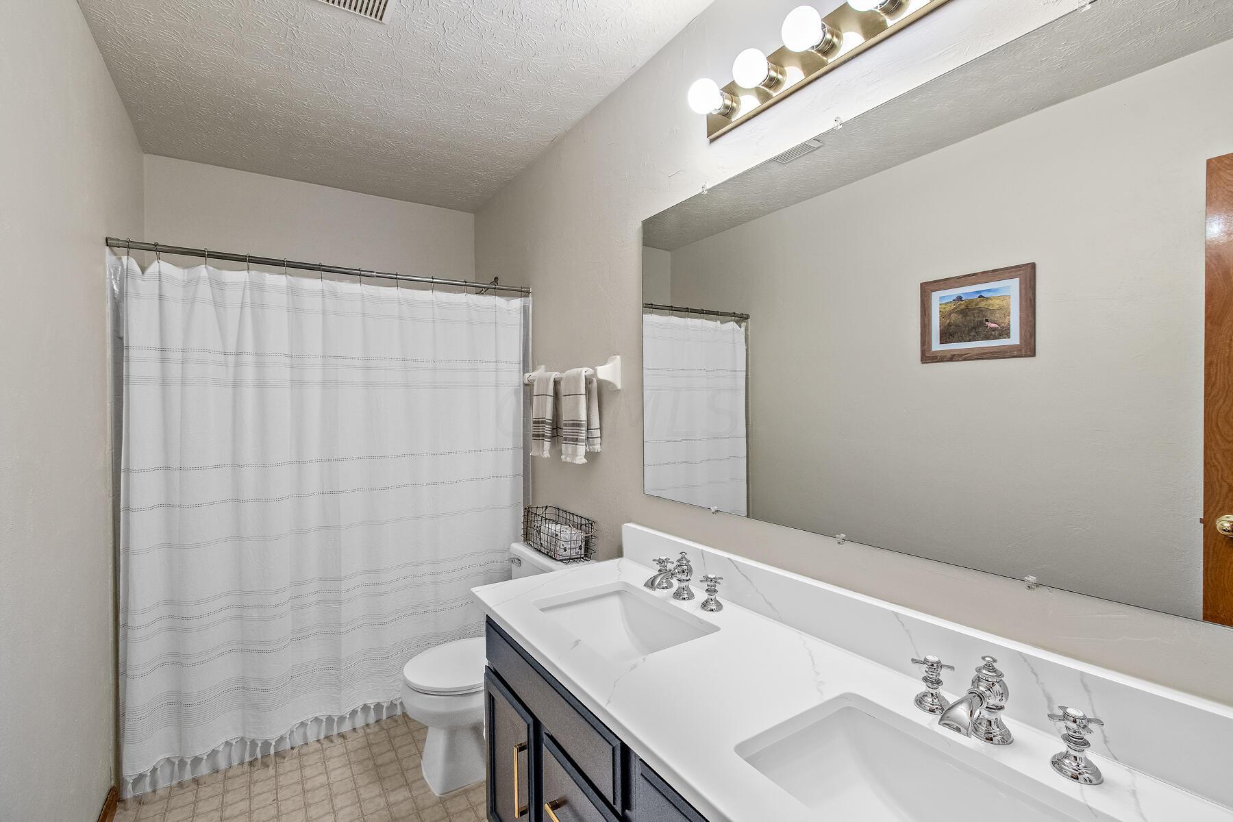 224 Rutherford Avenue Delaware, OH 43015 - Photo 31 of 37 Hall Bath