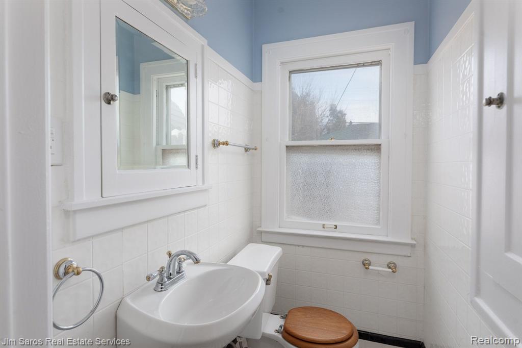 3486 Yorkshire Road Detroit, MI 48224 - Photo 8 of 29