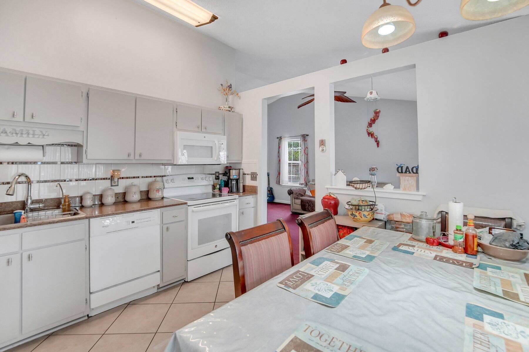 114 Cambridge Road Summerville, SC 29486 - Photo 6 of 17 A7406103.jpg-SMALL