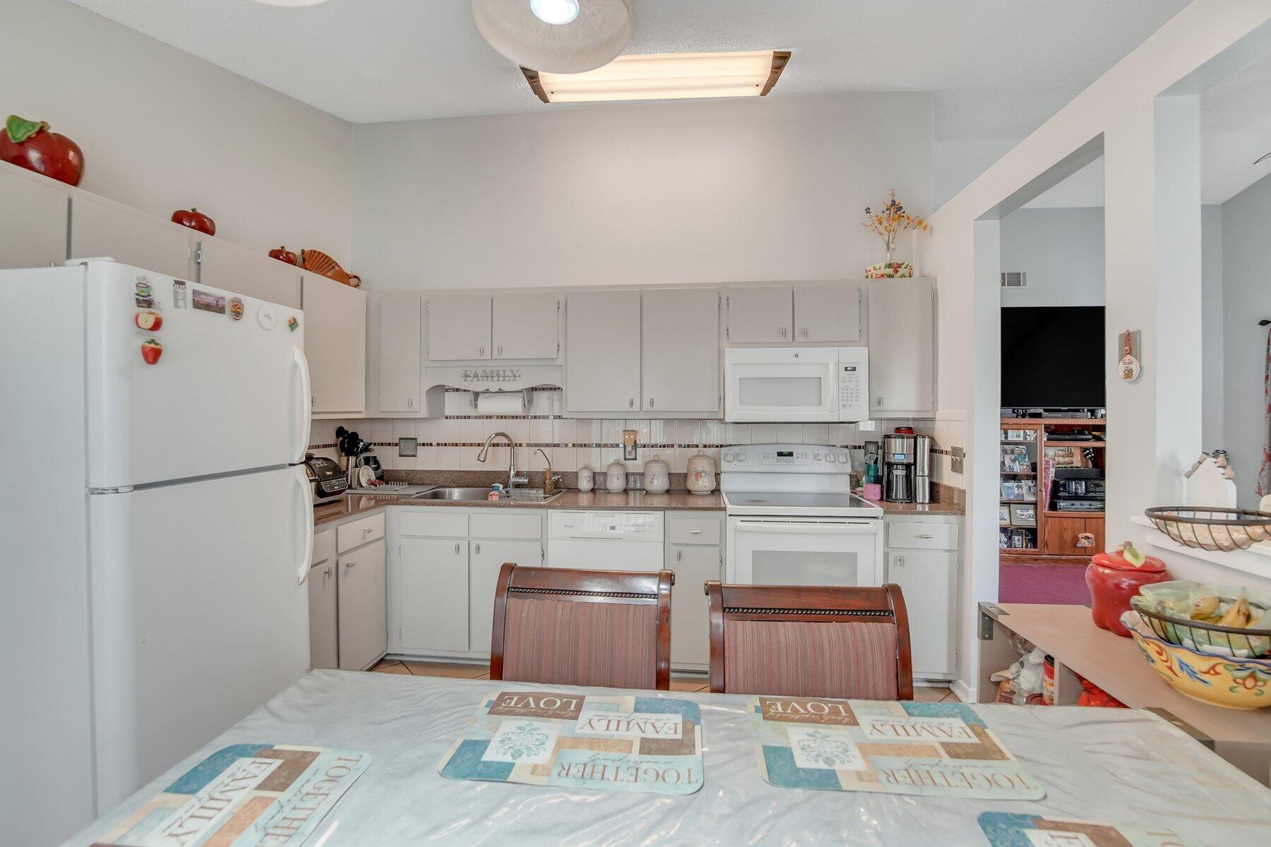 114 Cambridge Road Summerville, SC 29486 - Photo 7 of 17 A7406108.jpg-SMALL