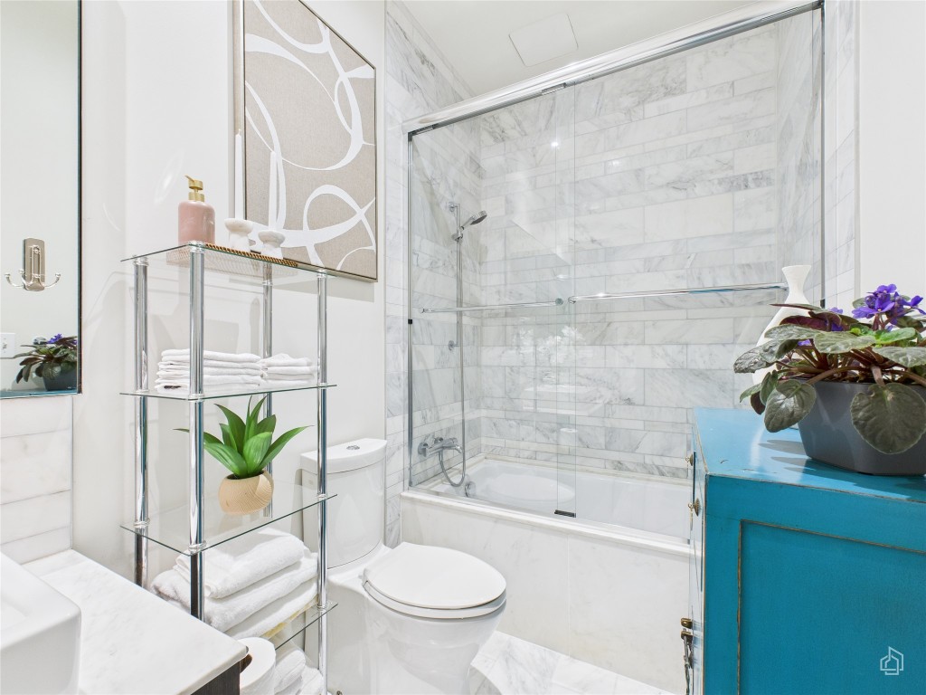 210 Lavaca Street, Unit 1809 Austin, TX 78701 - Photo 9 of 32 Full bath with vanity and bath / shower combo with glass door