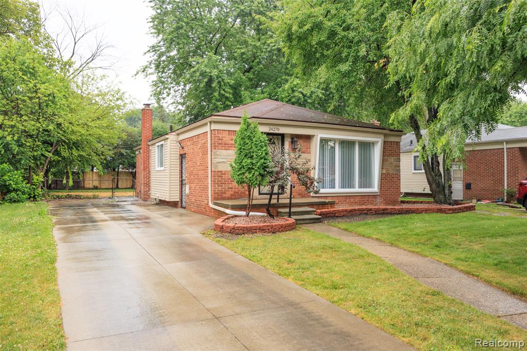 24270 Scotia Road Oak Park, MI 48237 - Photo 3 of 22