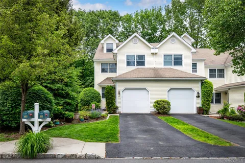 $829,000 | 401 Glenwood Drive, Unit 401, Briarcliff Manor, NY 10510