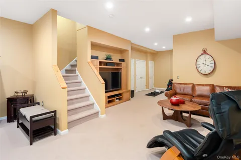 $829,000 | 401 Glenwood Drive, Unit 401, Briarcliff Manor, NY 10510