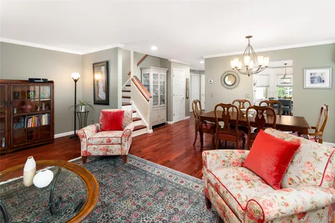 $829,000 | 401 Glenwood Drive, Unit 401, Briarcliff Manor, NY 10510