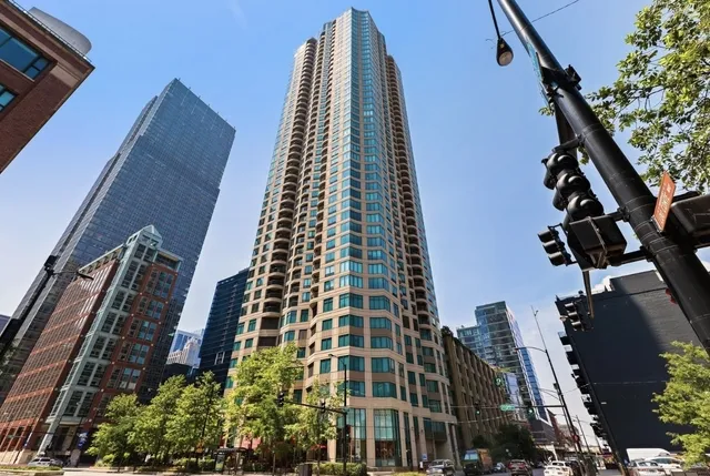 $235,000 | 400 North LaSalle Drive, Unit 2503, Chicago, IL 60654