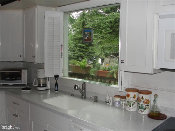 215 Surrey Road Chalfont, PA 18914 - Photo 17 of 25 Kitchen