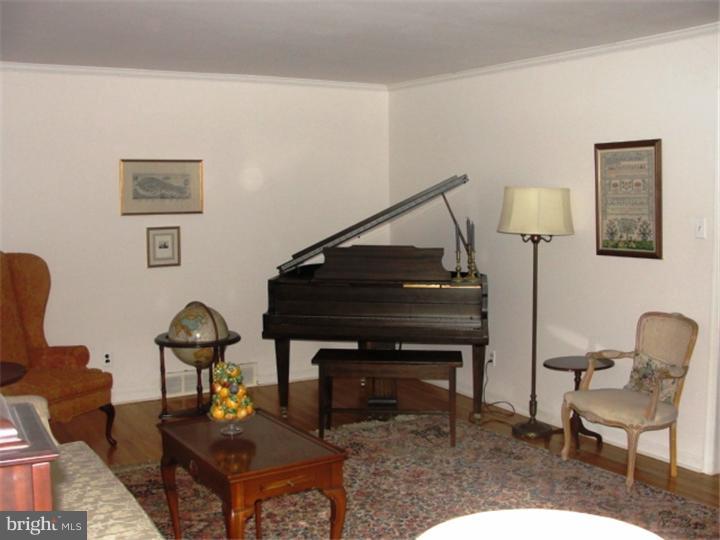 215 Surrey Road Chalfont, PA 18914 - Photo 8 of 25 Living Room