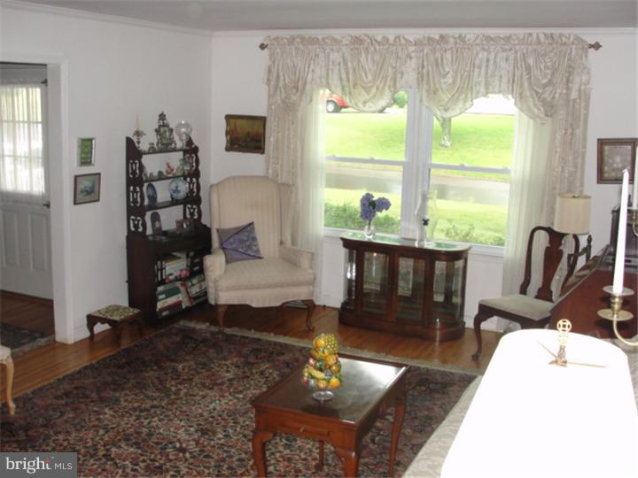 215 Surrey Road Chalfont, PA 18914 - Photo 10 of 25 Living Room