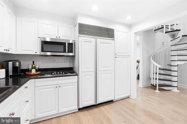 211 South 4th Street, Unit 104 Philadelphia, PA 19106 - Photo 13 of 45 a kitchen with granite countertop a refrigerator and a stove top oven