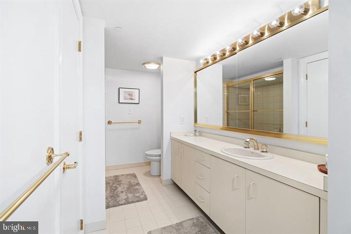 211 South 4th Street, Unit 104 Philadelphia, PA 19106 - Photo 31 of 45 a bathroom with a sink and a mirror