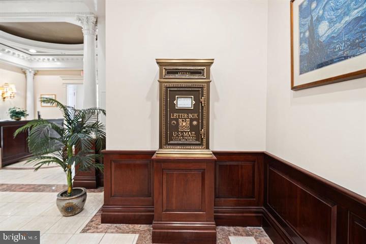 211 South 4th Street, Unit 104 Philadelphia, PA 19106 - Photo 40 of 45 a vase of flowers sitting on a table