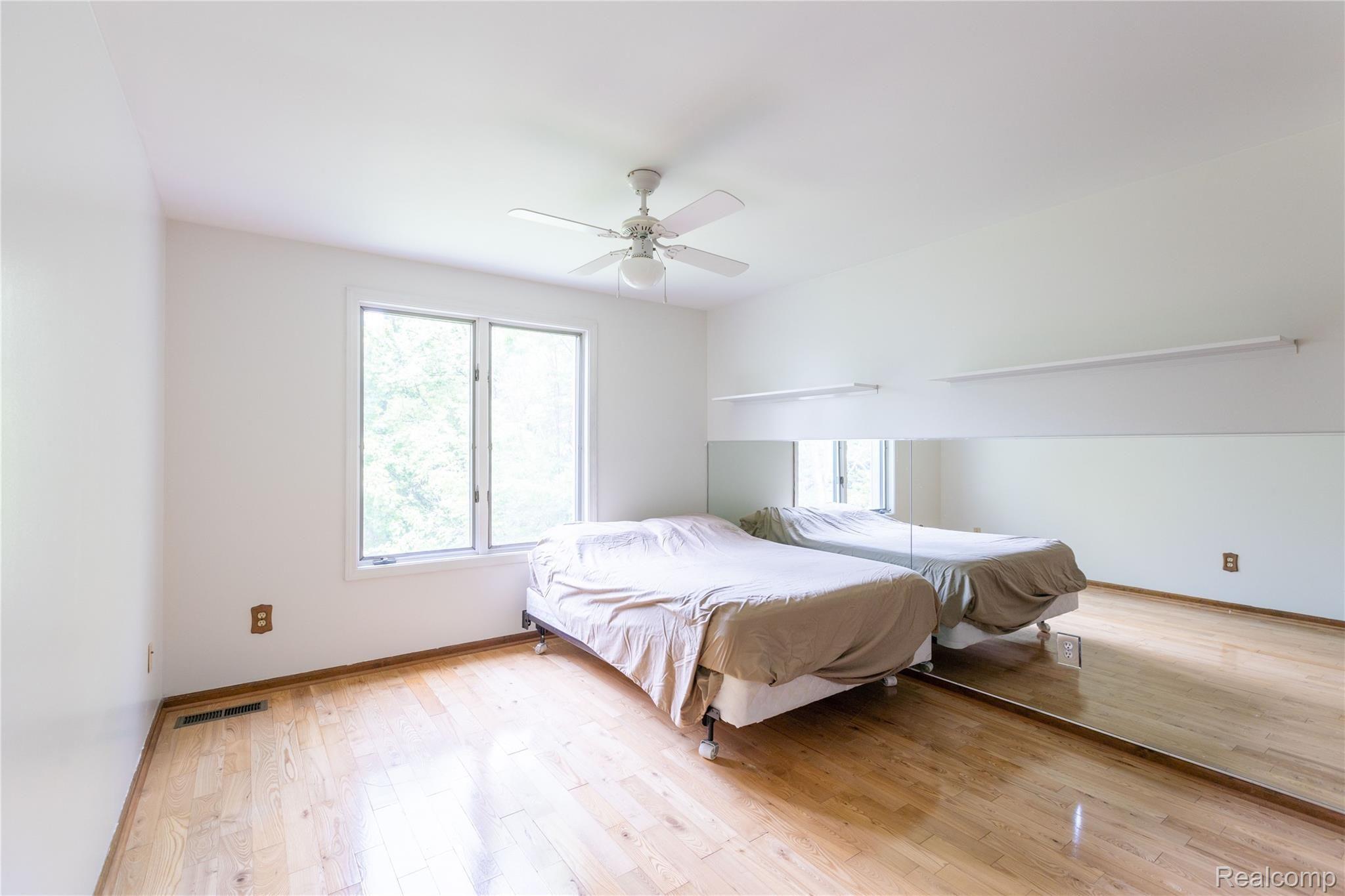 8443 Bridge Road Grosse Ile, MI 48138 - Photo 27 of 33 2nd. bedroom upstairs.
