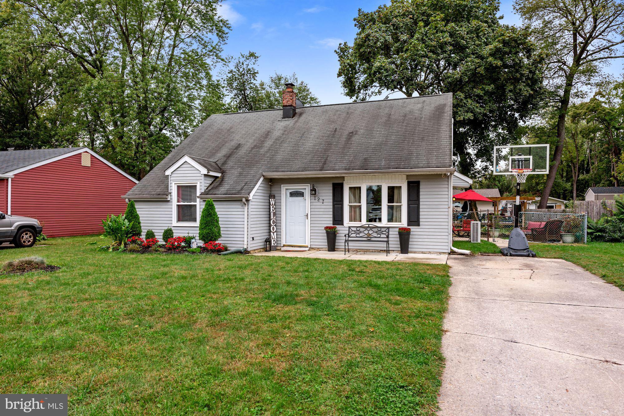 127 Dory Court Beverly, NJ 08010 - Photo 2 of 31