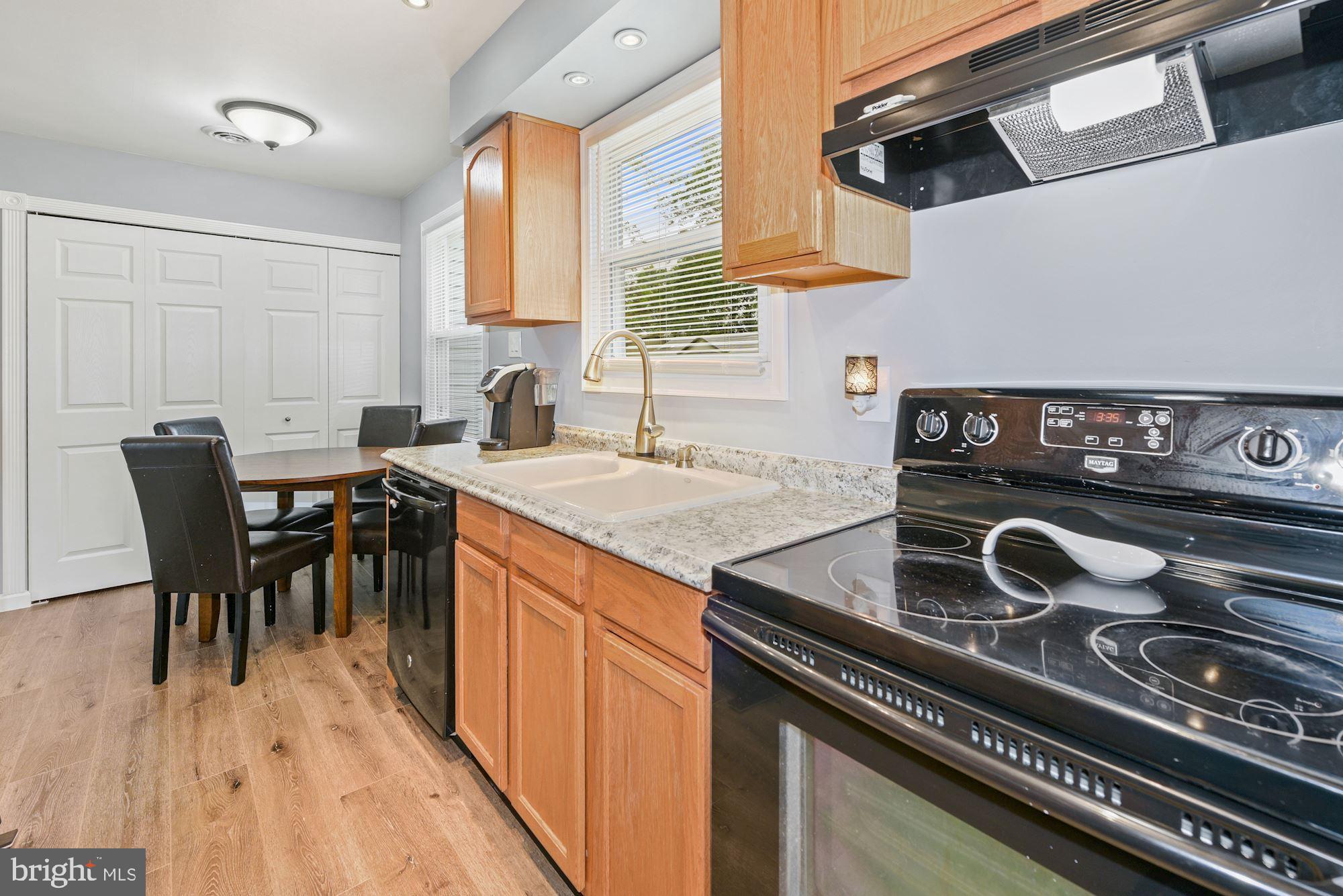 127 Dory Court Beverly, NJ 08010 - Photo 12 of 31 Kitchen