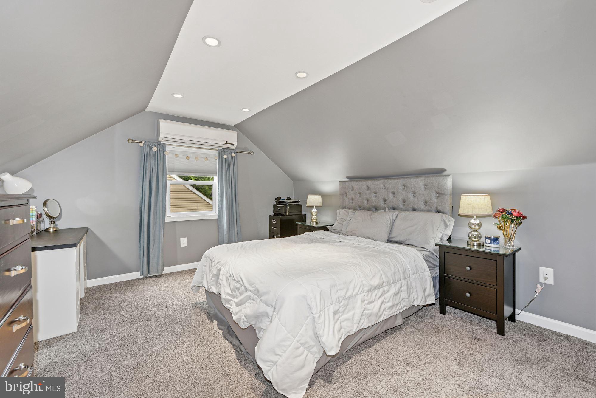 127 Dory Court Beverly, NJ 08010 - Photo 20 of 31 Primary Bedroom