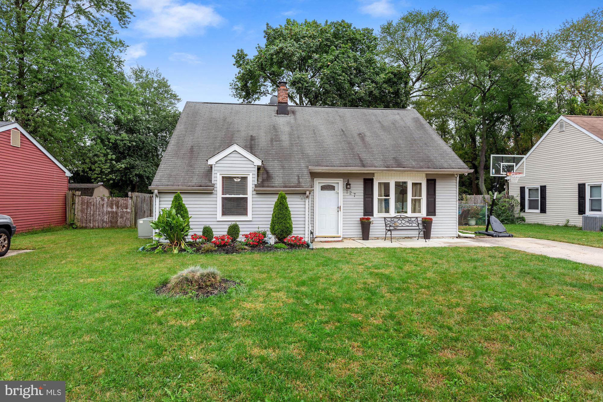 127 Dory Court Beverly, NJ 08010 - Photo 3 of 31