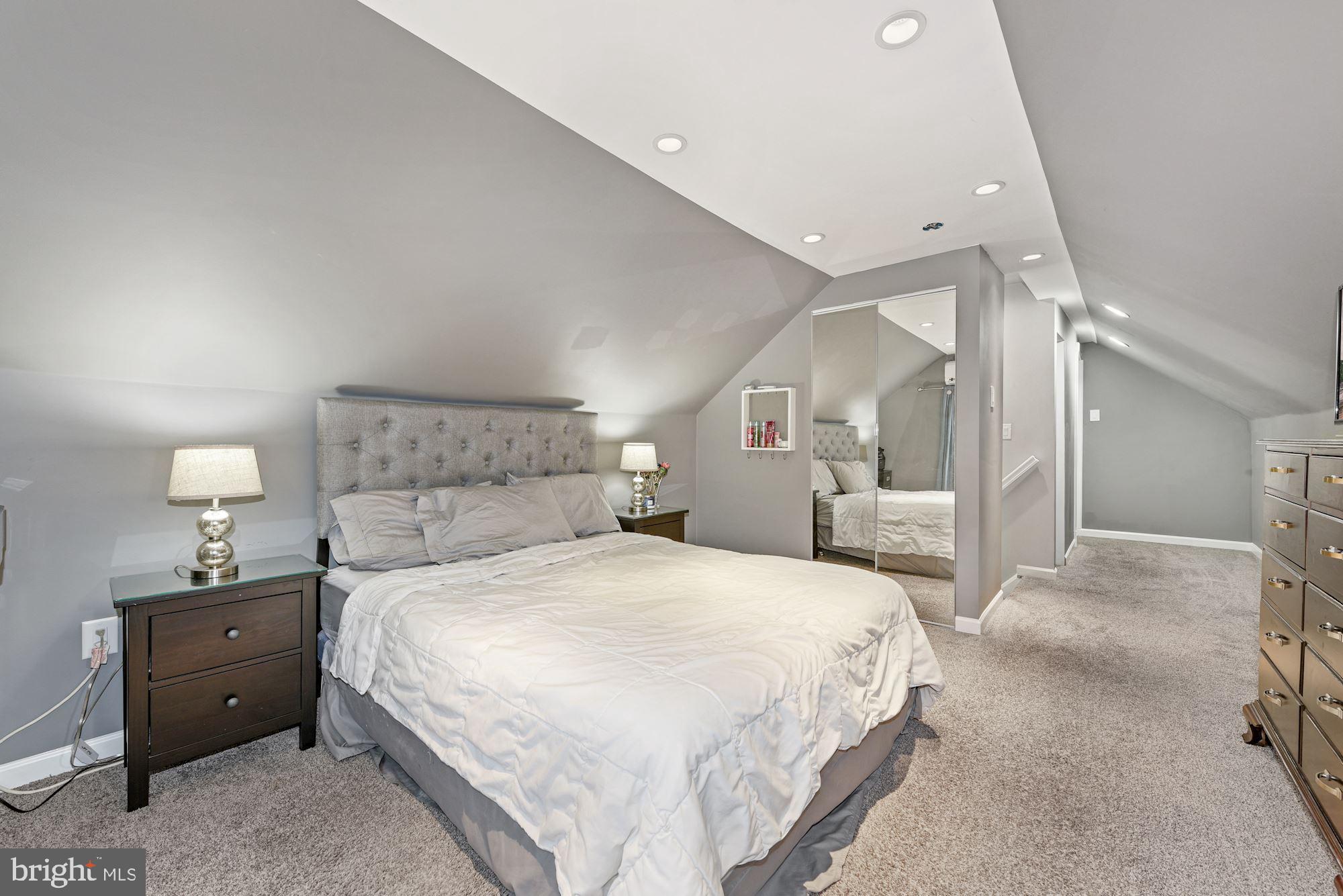 127 Dory Court Beverly, NJ 08010 - Photo 22 of 31 Primary Bedroom