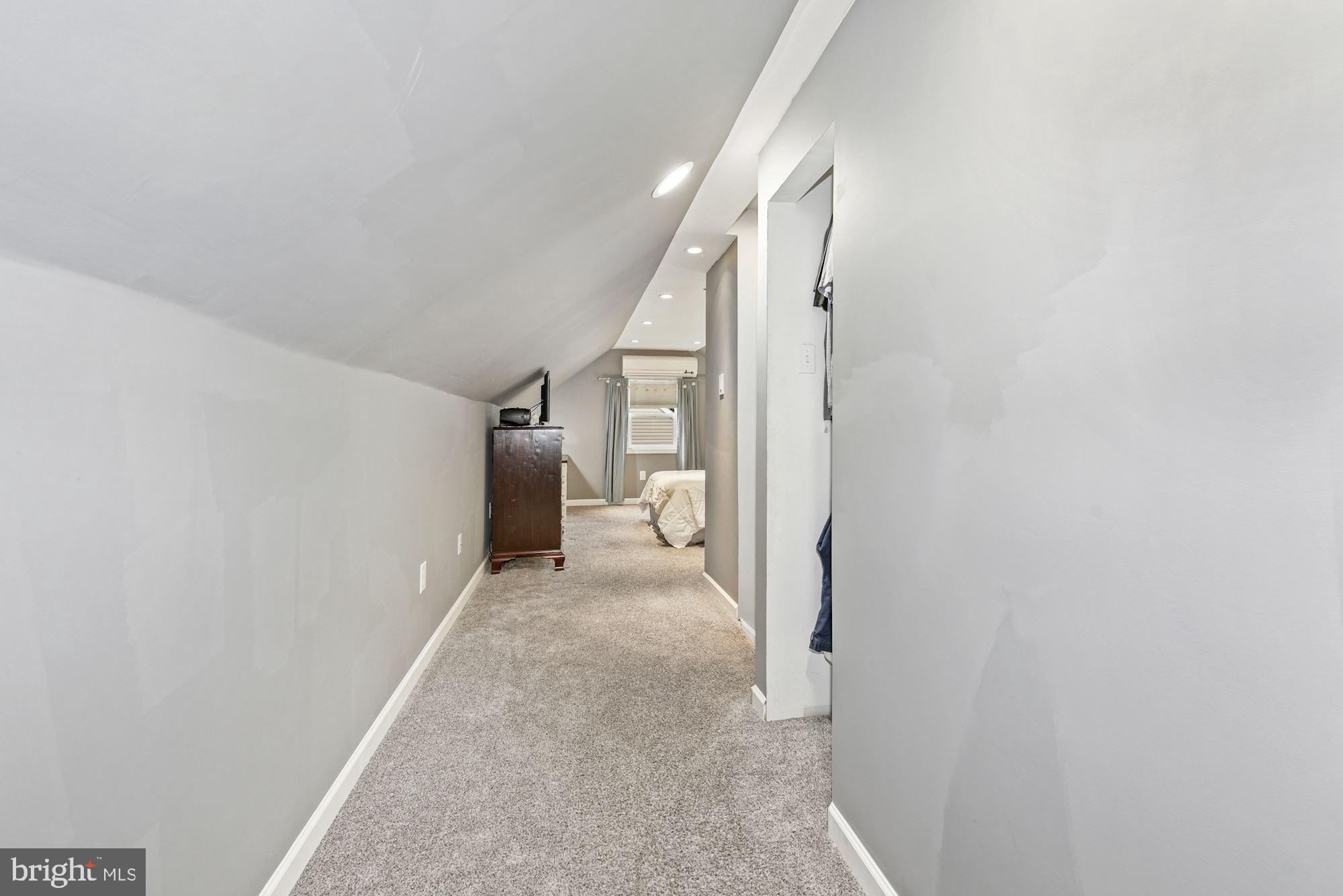 127 Dory Court Beverly, NJ 08010 - Photo 25 of 31 Primary Bedroom