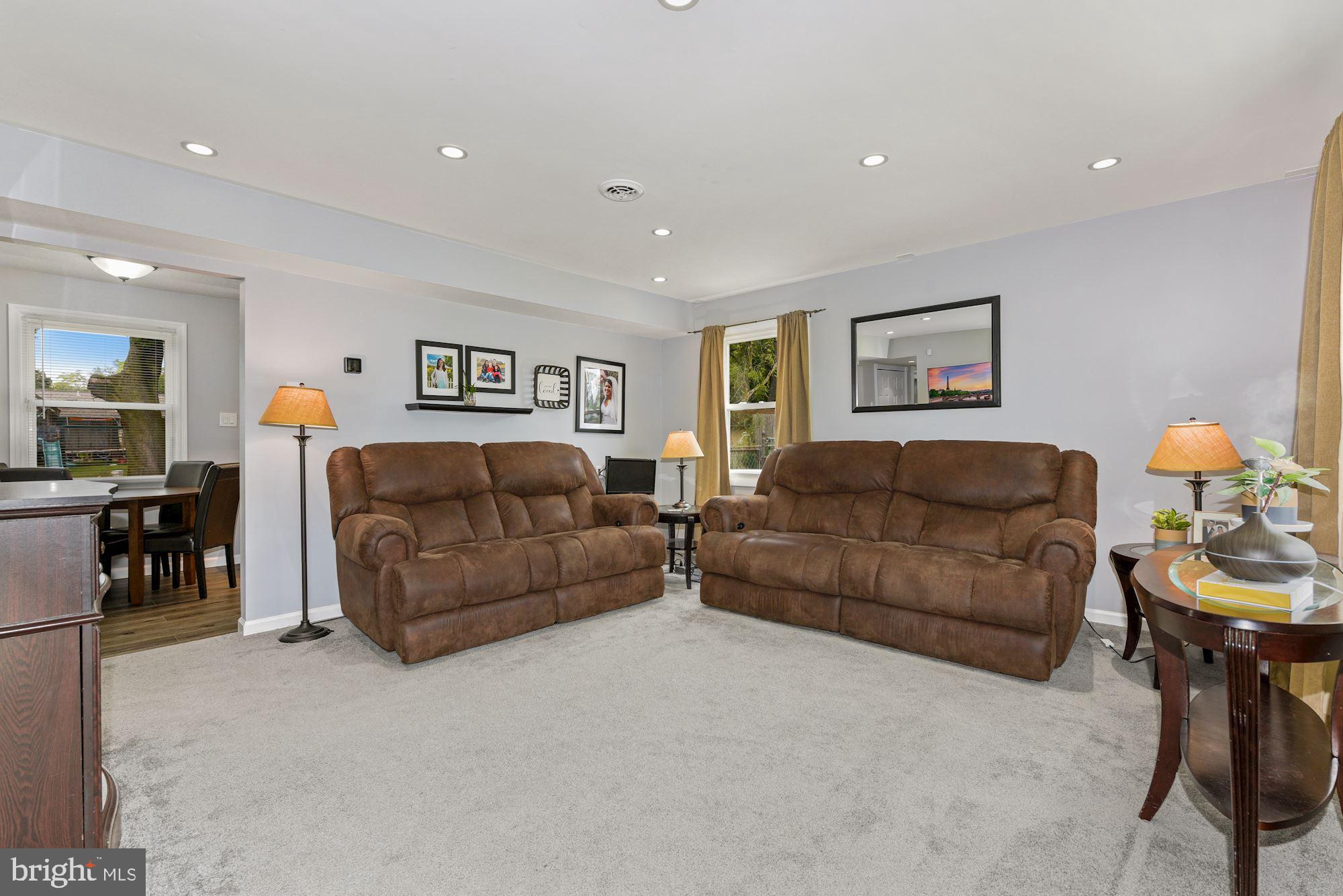 127 Dory Court Beverly, NJ 08010 - Photo 5 of 31 Living Room