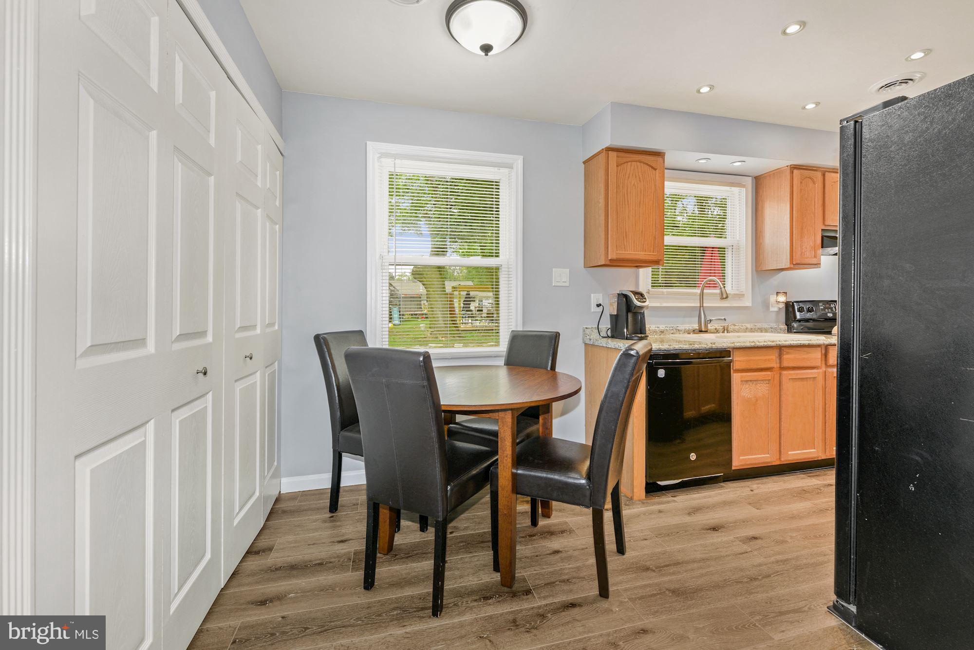 127 Dory Court Beverly, NJ 08010 - Photo 9 of 31 Eat In Kitchen