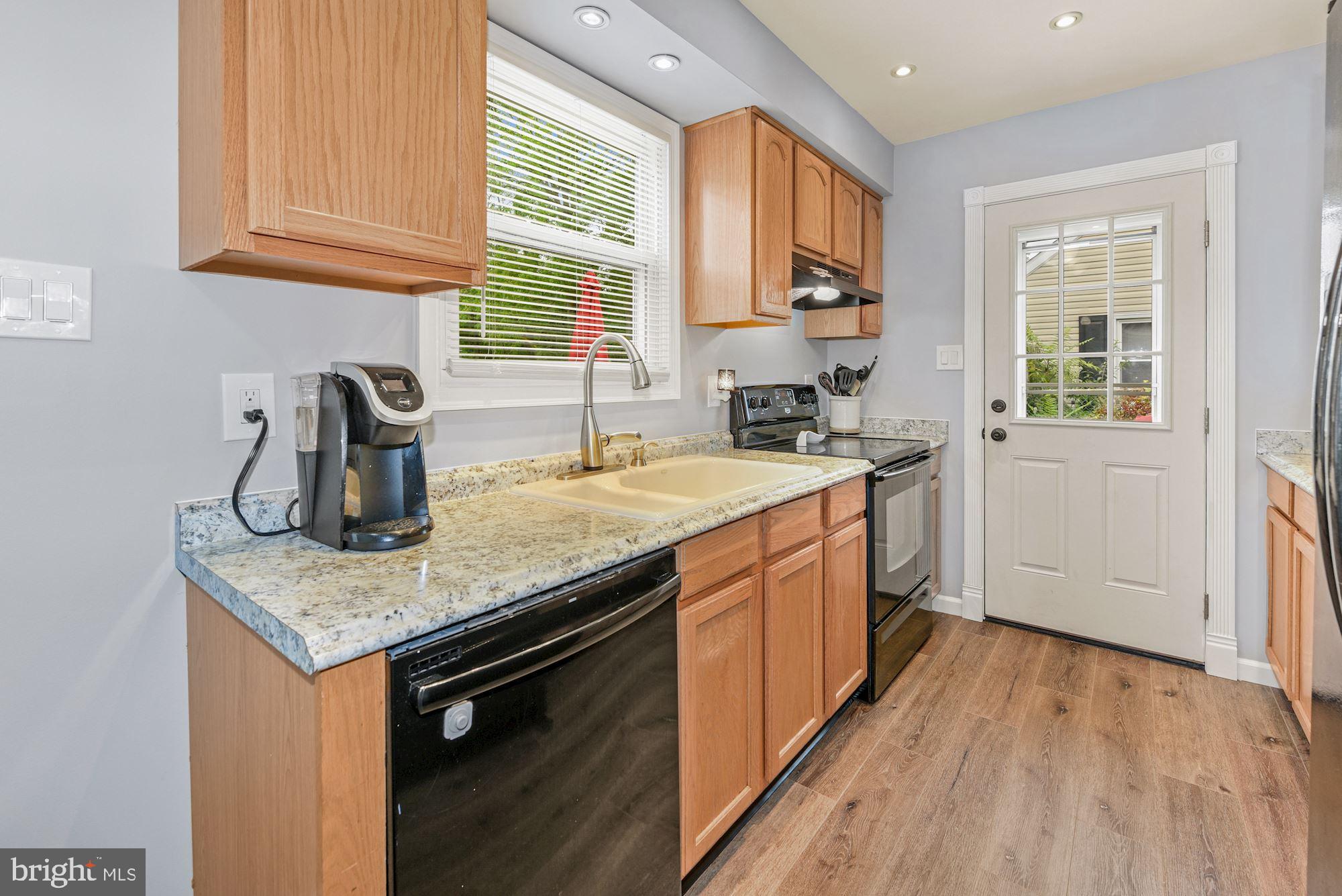 127 Dory Court Beverly, NJ 08010 - Photo 10 of 31 Kitchen
