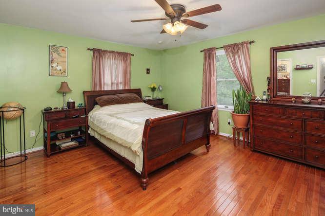 14719 Braddock Road Centreville, VA 20120 - Photo 11 of 22 Bedroom (Master)