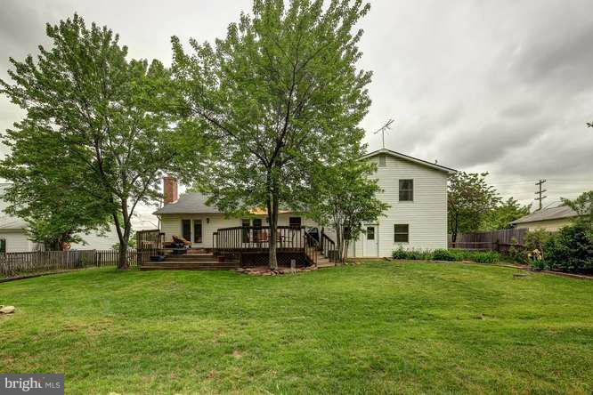 14719 Braddock Road Centreville, VA 20120 - Photo 13 of 22 Exterior (Rear)