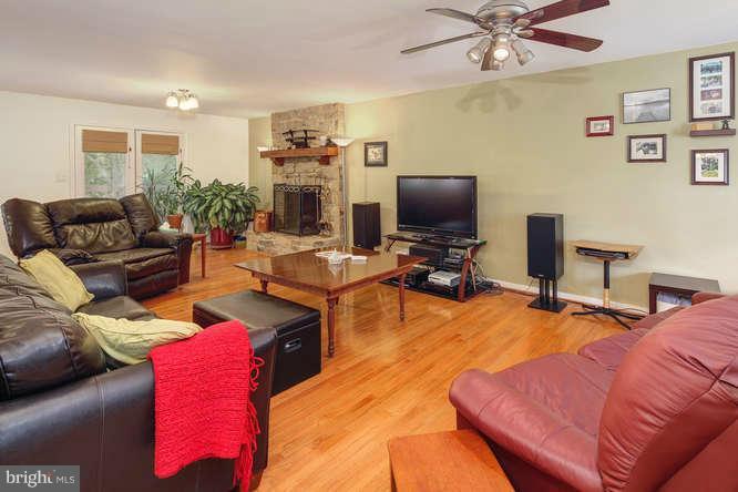 14719 Braddock Road Centreville, VA 20120 - Photo 14 of 22 Family Room