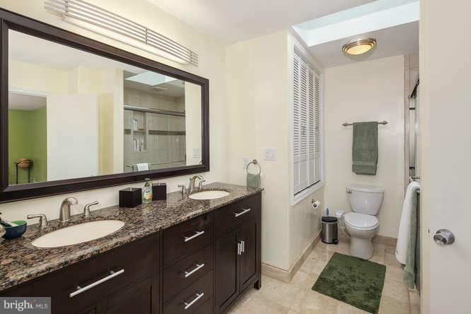 14719 Braddock Road Centreville, VA 20120 - Photo 15 of 22 Bath (Master)