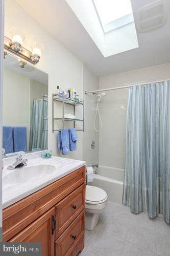 14719 Braddock Road Centreville, VA 20120 - Photo 16 of 22 Bath