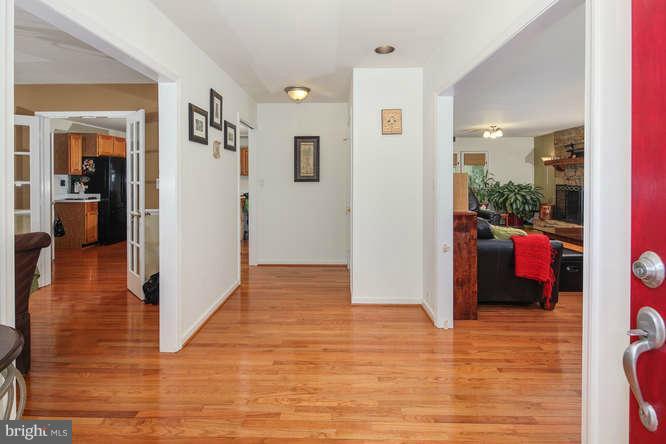 14719 Braddock Road Centreville, VA 20120 - Photo 18 of 22 Interior (General)