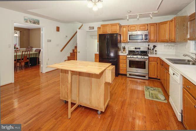 14719 Braddock Road Centreville, VA 20120 - Photo 19 of 22 Kitchen