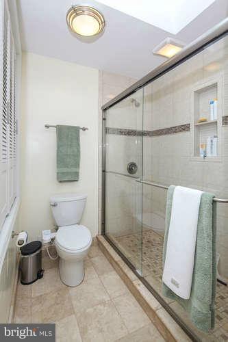 14719 Braddock Road Centreville, VA 20120 - Photo 8 of 22 Bath (Master)