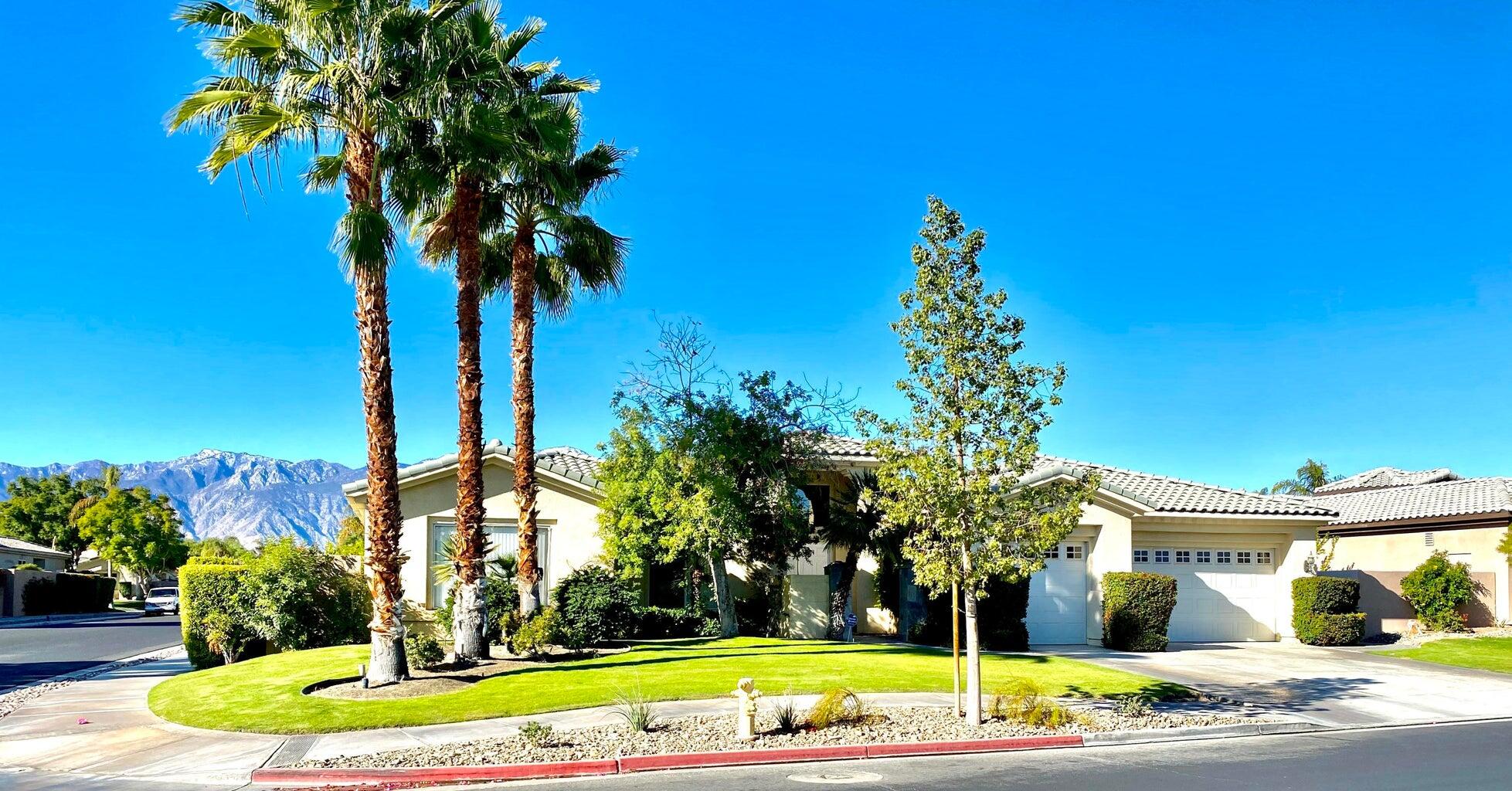 5 Victoria Falls Drive Rancho Mirage, CA 92270 - Photo 10 of 26 a view of a fountain in front of a house