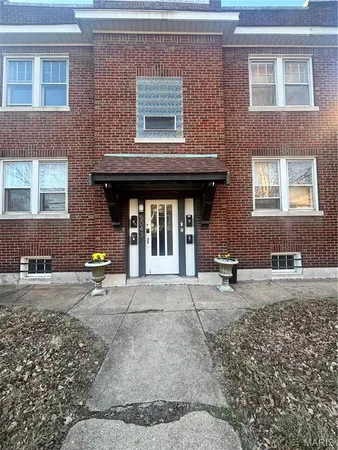 $820 | 5043 Alaska Avenue, Unit B, St. Louis, MO 63111