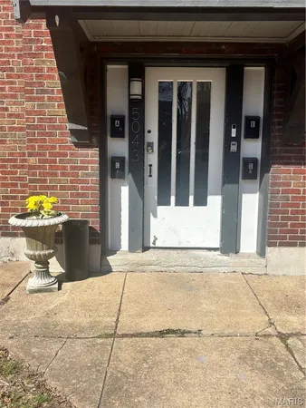 $820 | 5043 Alaska Avenue, Unit B, St. Louis, MO 63111