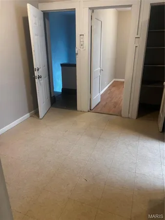 $820 | 5043 Alaska Avenue, Unit B, St. Louis, MO 63111