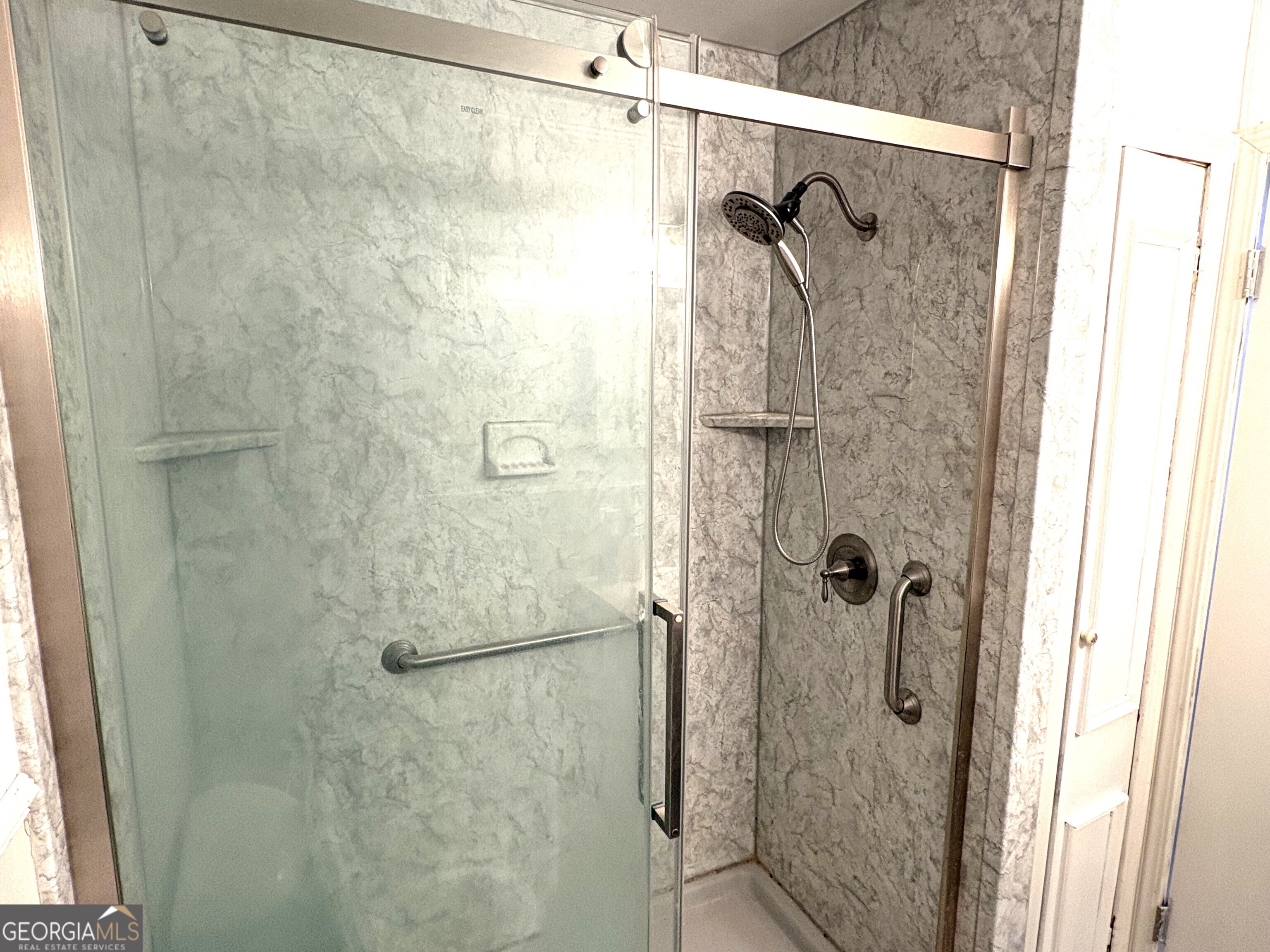 111 Hawthorne Road Warner Robins, GA 31093 - Photo 18 of 22 a bathroom with a shower